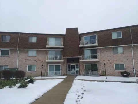3240 N Manor Dr #224, Lansing, IL 60438