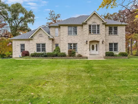 27 W570 Lincoln Ave, Winfield, IL 60190