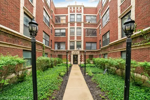1064 W Granville Ave #24, Chicago, IL 60660