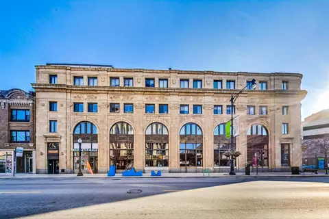 3325 N Lincoln Ave #303, Chicago, IL 60657