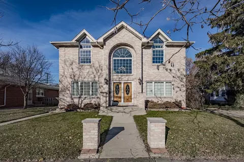 4212 Howard St, Skokie, IL 60076