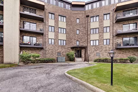 7100 W 95th St #214, Oak Lawn, IL 60453
