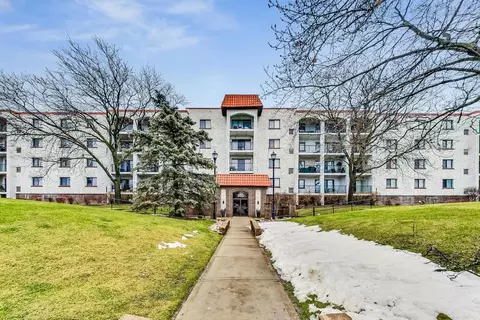 350 Plum Creek Dr #306, Wheeling, IL 60090