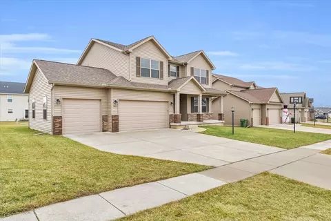 1623 Hunters Ridge Ct, Mahomet, IL 61853