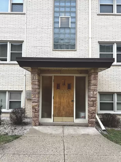 6853 N Olmsted Ave #1B, Chicago, IL 60631