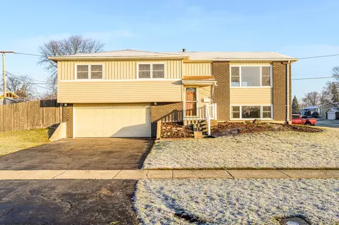 7416 Larchwood Ln, Woodridge, IL 60517