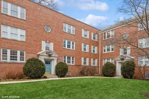 2715 Central St #1S, Evanston, IL 60201