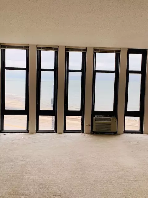 6700 S South Shore Dr #4K, Chicago, IL 60649