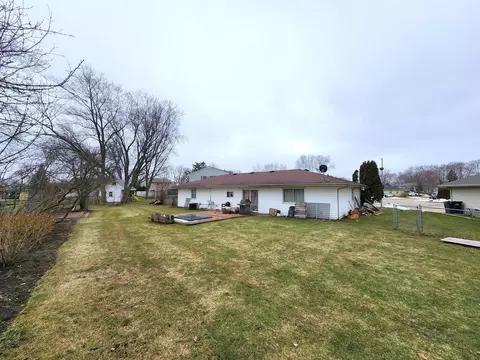 Exterior - 1161 Hecker Ct, Elgin, IL 60120 photo 5 of 6