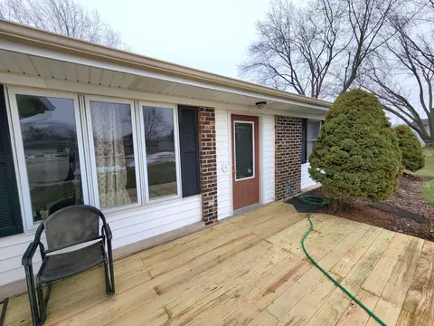 Exterior - 1161 Hecker Ct, Elgin, IL 60120 photo 3 of 6