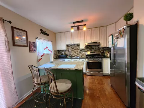Kitchen - 1161 Hecker Ct, Elgin, IL 60120 photo 1 of 3