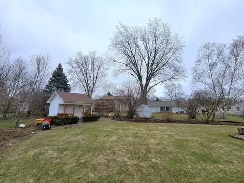 Exterior - 1161 Hecker Ct, Elgin, IL 60120 photo 4 of 6