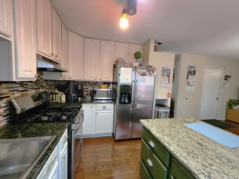 Kitchen - 1161 Hecker Ct, Elgin, IL 60120 photo 3 of 3