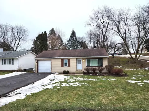 102 E Oak St, Lake In The Hills, IL 60156