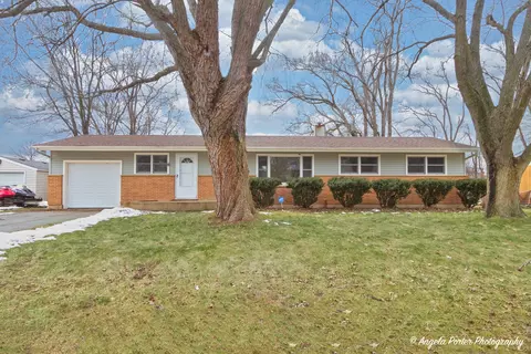 1417 Beach Rd, Mchenry, IL 60050