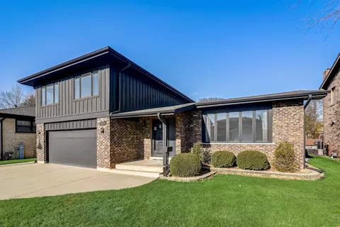 10014 Hope Dr, Rosemont, IL 60018