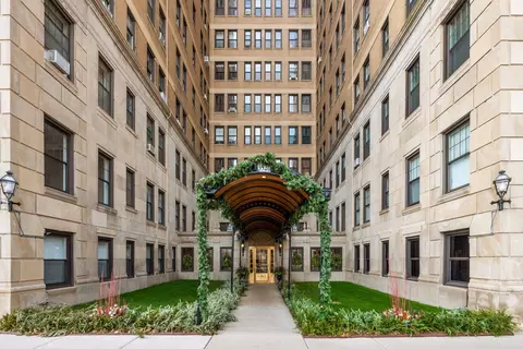 3520 N Lake Shore Dr #9F, Chicago, IL 60657