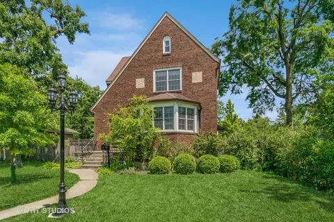3863 Woodside Ave, Brookfield, IL 60513