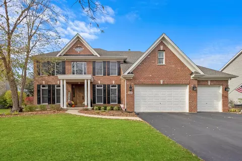 954 Pebble Beach Ct, Geneva, IL 60134