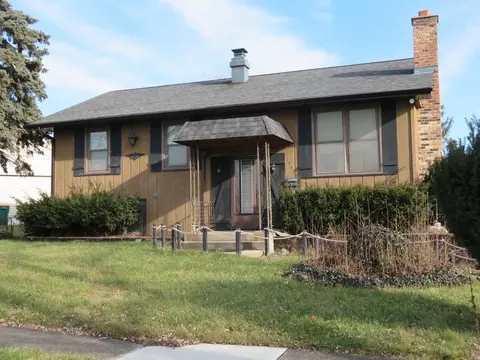 15455 S Muir Dr, Lockport, IL 60441