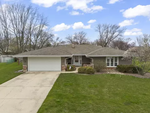 23 W062 Blenheim Ct, Glen Ellyn, IL 60137