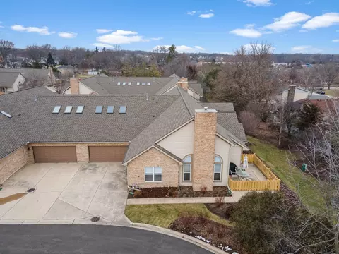 172 Canterbury Ct, Bloomingdale, IL 60108
