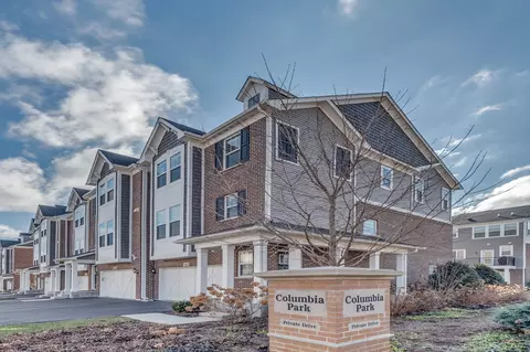 948 Coletta Cir, Naperville, IL 60563