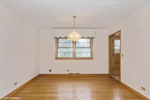 1330 S Main St, Wheaton, IL 60189 photo 5