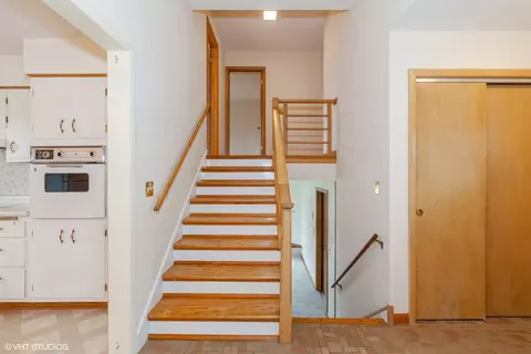 1330 S Main St, Wheaton, IL 60189 photo 8