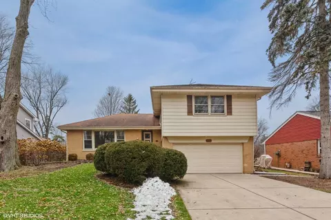1330 S Main St, Wheaton, IL 60189 photo 2