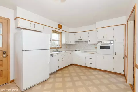 1330 S Main St, Wheaton, IL 60189 photo 6