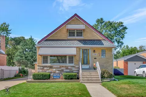 10916 S Tripp Ave, Oak Lawn, IL 60453