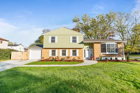 301 N Winston Dr, Palatine, IL 60074
