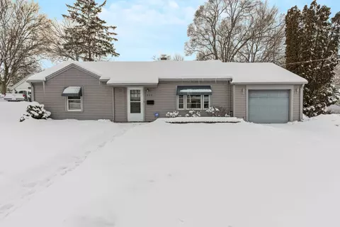 717 Peter Ave, Rockford, IL 61108