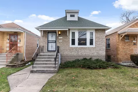 8744 S Bennett Ave, Chicago, IL 60617