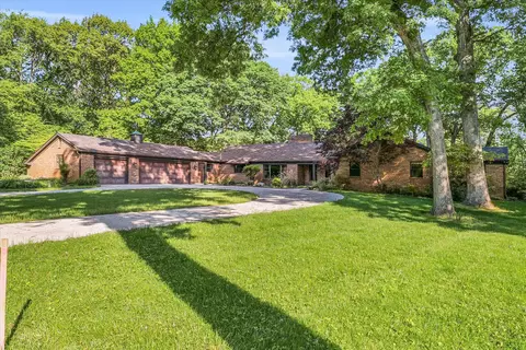 1401 River Oaks Dr, Mahomet, IL 61853