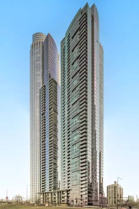 1201 S Prairie Ave #4302, Chicago, IL 60605