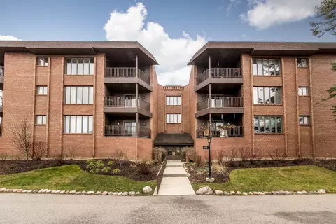 175 Boardwalk Pl #301, Park Ridge, IL 60068