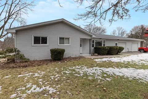 6917 Pats Cir, Rockford, IL 61102