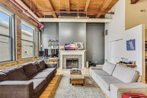 1733 W Irving Park Rd #217, Chicago, IL 60613