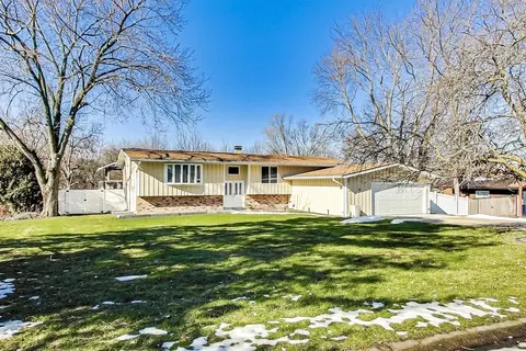 4 W N900 W Mary Dr, Saint Charles, IL 60175