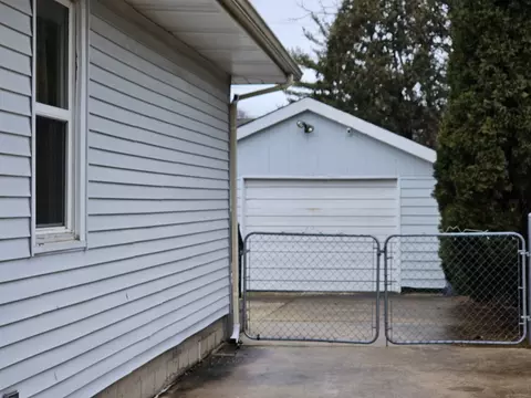 Exterior - 111 W Cypress St, Normal, IL 61761 photo 2 of 9
