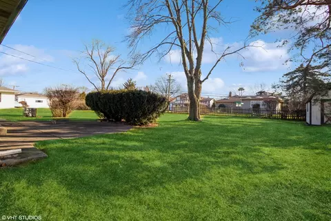 457 Pinecroft Dr, Roselle, IL 60172 photo 15