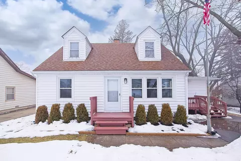 208 Villa Ave, Lake Villa, IL 60046