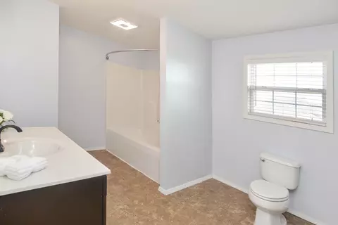 Bath - 2277 Elwood Ln, Normal, IL 61761 photo 1 of 9