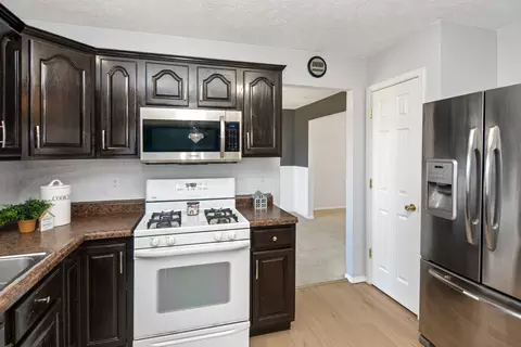 Kitchen - 2277 Elwood Ln, Normal, IL 61761 photo 8 of 11