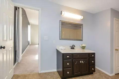 Bath - 2277 Elwood Ln, Normal, IL 61761 photo 2 of 9