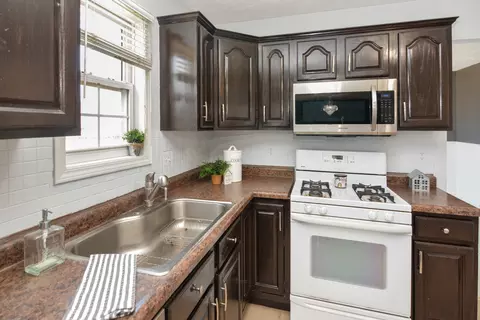 Kitchen - 2277 Elwood Ln, Normal, IL 61761 photo 7 of 11