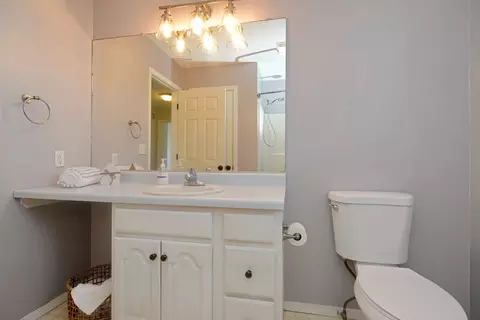 Bath - 2277 Elwood Ln, Normal, IL 61761 photo 7 of 9