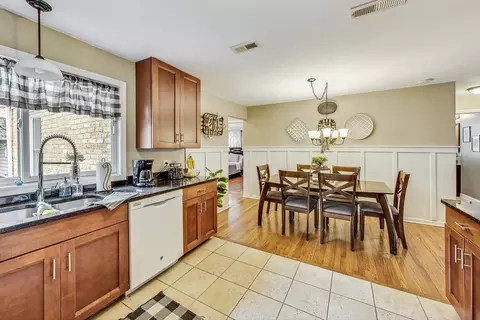 Kitchen - 289 Park Ave, Wheeling, IL 60090 photo 3 of 3